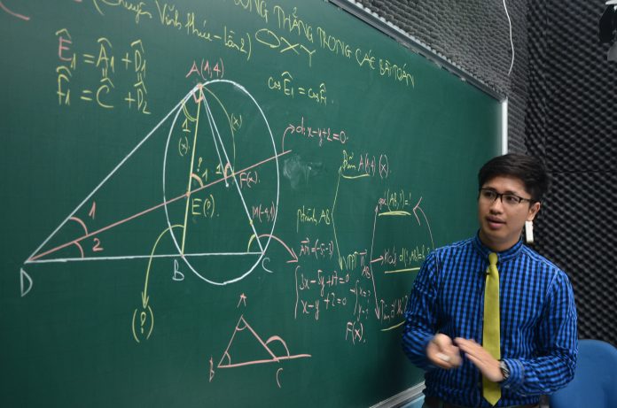 Thầy Nguyễn Thanh Tùng: “Chính các em đã giúp tôi tìm được chính mình”