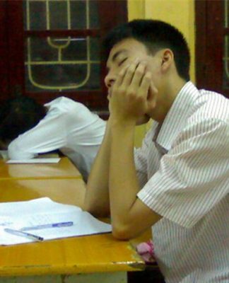 Nghệ thuật phòng chống bị gây mê khi cầm sách học Văn