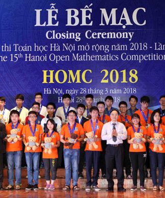 HOCMAI tặng nhiều suất học bổng cho học sinh xuất sắc tại HOMC lần thứ 15